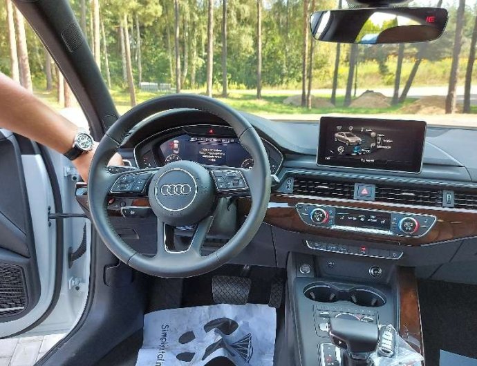 Audi A4 widok na deskę rozdzielczą